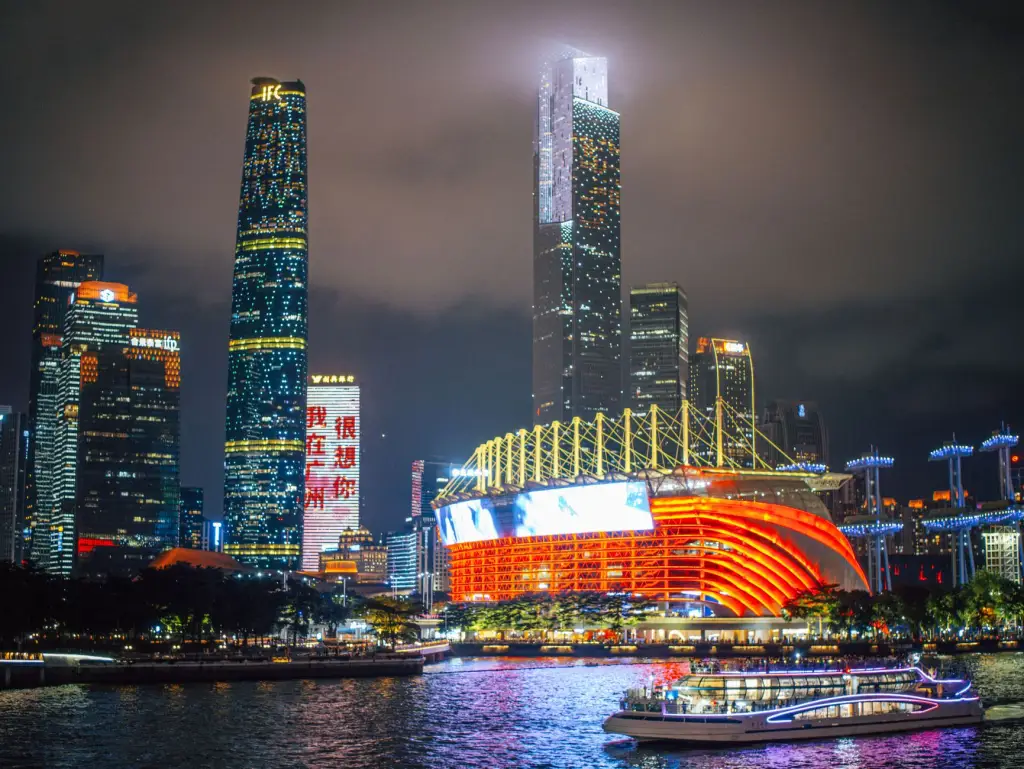2025年运动户外装备面料技术革新趋势与应用前景分析