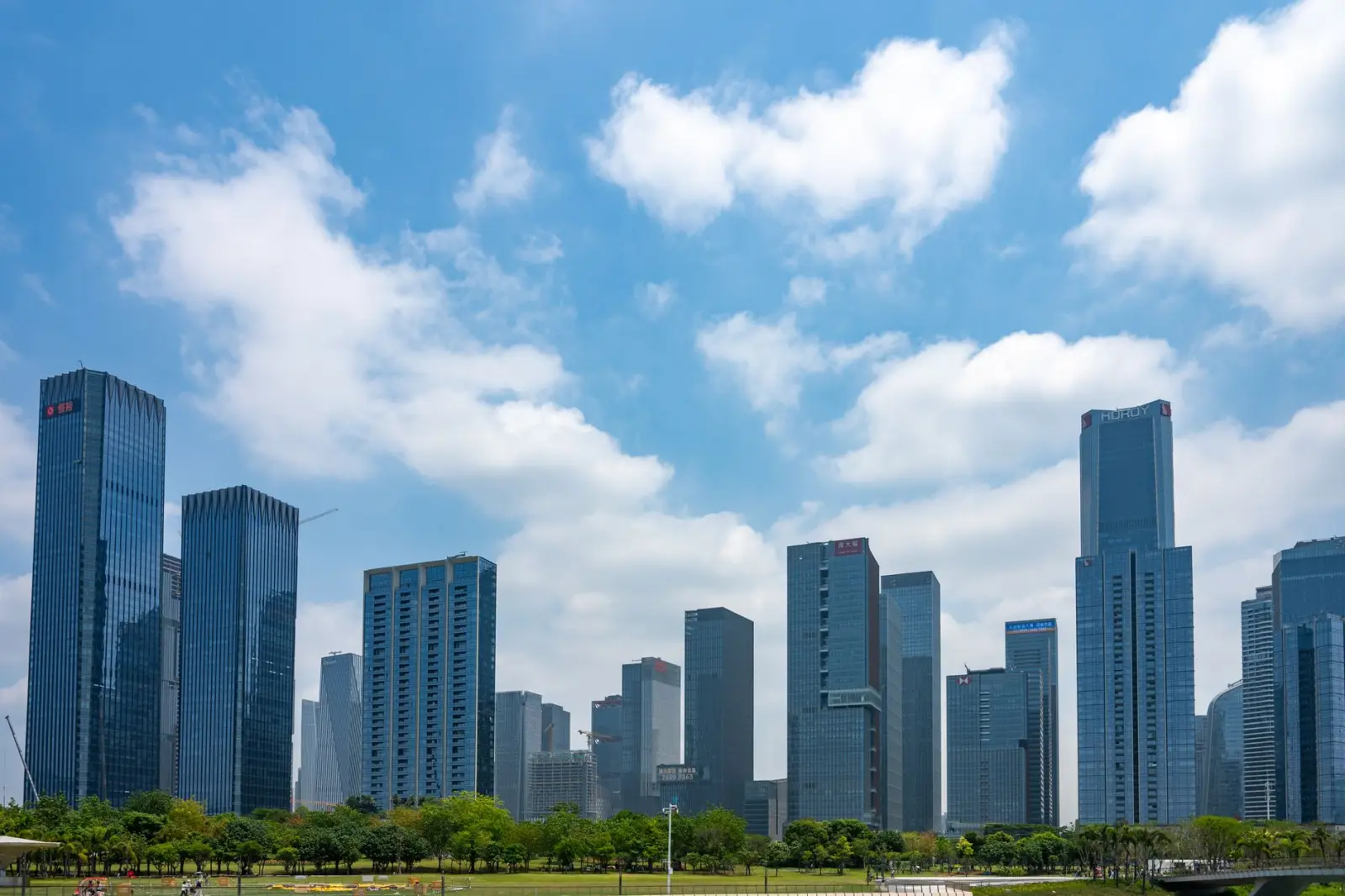 2024运动装备市场价格走势及千娱音专业运动穿搭方案